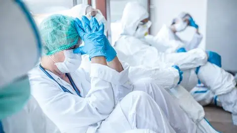 Ponad 12 tysięcy zmarłych zakażonych koronawirusem w ciągu czterech tygodni. Epidemia w Polsce