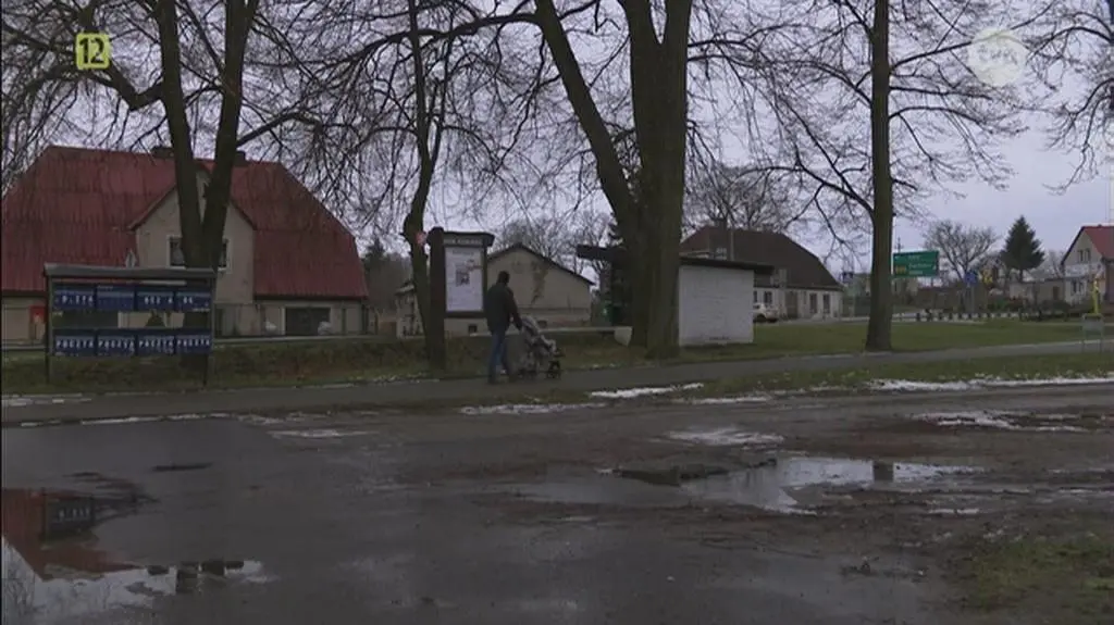 Człowiek idzie na cmentarz i jakby świat się załamał