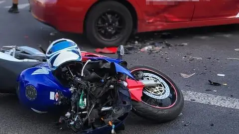 Motocyklista ranny po zderzeniu z taksówką