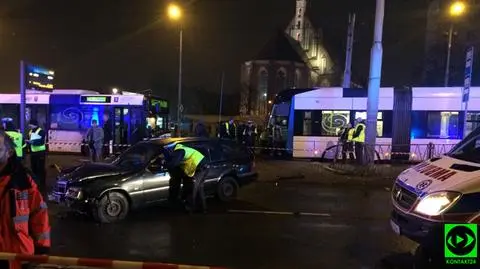 Przyjeżdżała karetka za karetką. 50-latek wjechał w przystanek są ranni
