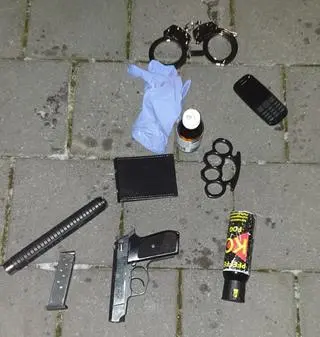Podejrzani mieli przy sobie maczetę, kastet, nielegalną broń