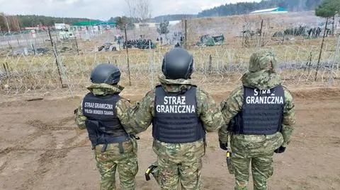Border Guard: Belarus trucks migrants back to the frontier despite clearing camps