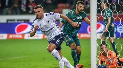 Legia pogłębiła kryzys. Podolski i spółka dobili mistrza