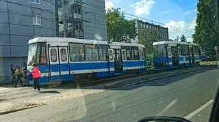 Tramwaj rozjechał się na sąsiednie tory