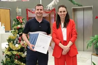 Transkrypcja obraźliwej wypowiedzi premier Nowej Zelandii sprzedana za ponad 63 tysiące dolarów