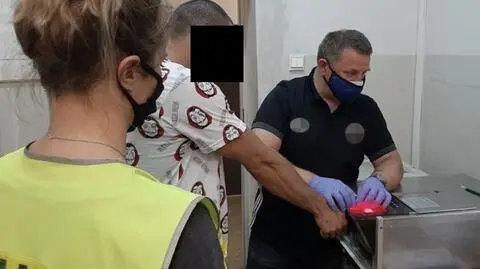 Jeden dzień, dwa napady na salony jubilerskie, na nagraniach ten sam mężczyzna