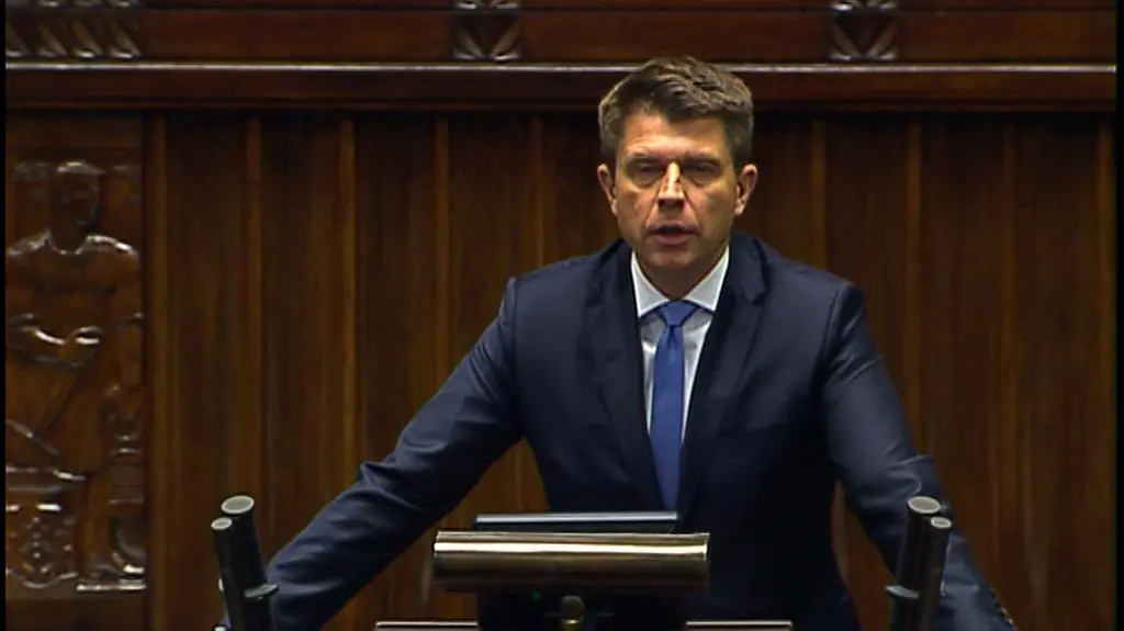 Petru: dlaczego nie ma pieniędzy na podwyżki?