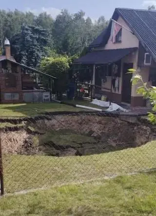 Zapadlisko z 3 lipca na terenie ogródków działkowych w Trzebini