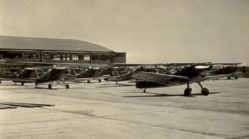 Hangar na lotnisku Strachowice