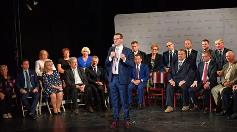 Obietnice dużych inwestycji i wielkie wsparcie dla kandydatów. Rządowa kampania samorządowa