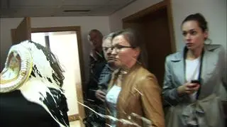 Sędzia została trafiona tortem w tył głowy