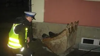 Łyżka do koparki warta 2500 trafiła na policyjny parking