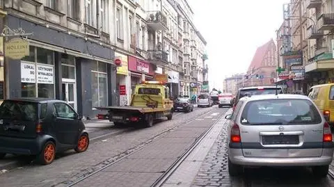 Mandat i odholowanie. Straż miejska "czyściła" ulicę Św. Marcin