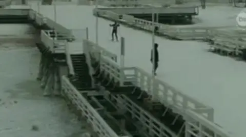 Biegówkami po molo, z wędką na Motławie 

