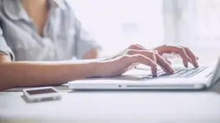 Policja: Miłość poznała przez internet