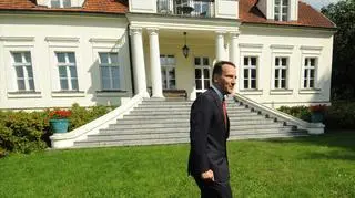 Radosław Sikorski wnioskuje o zmianę nazwy miejscowości, w której mieszka