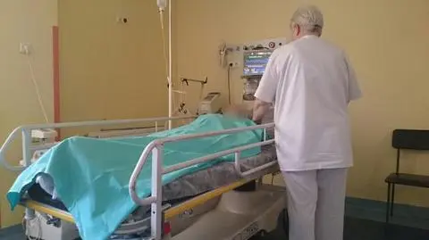 Matka i chłopiec trafili do szpitala z ranami kłutymi