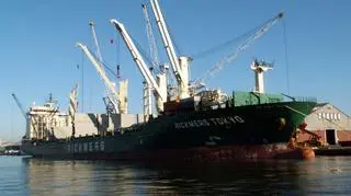 W japońskich portach mniej statków odbija od brzegu