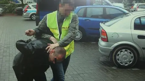 Pili piwo, interweniowali funkcjonariusze - zostali pobici. Zatrzymania