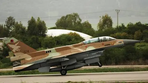 Piloci wyskoczyli, F-16 wylądował sam