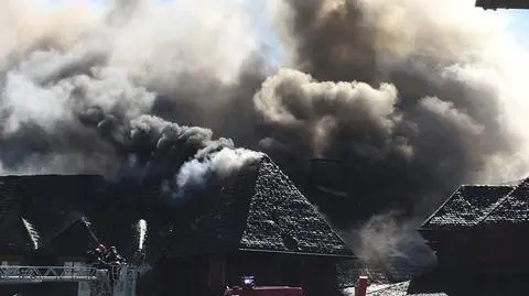 Pożar objął cały dach