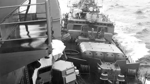 Rosyjska fregata po uderzeniu w USS Yorktown