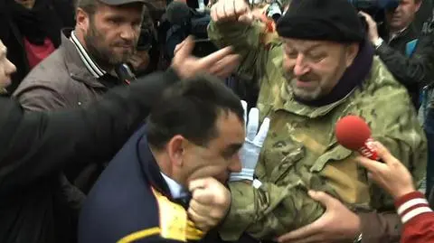 Za ukraiński hymn spotkała go kara od "pokojowo nastawionego" - jak mówi o nich MSZ Rosji - obywatela z Donbasu