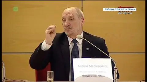 Macierewicz oskarża Rosję
