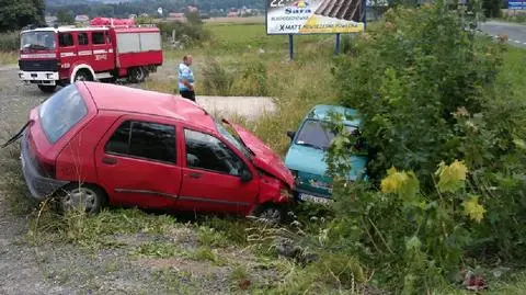 Zepchnął malucha do rowu. 5 osób rannych