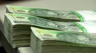 40-latek wyciągał z kasy gotówkę i zastępował fałszywymi banknotami