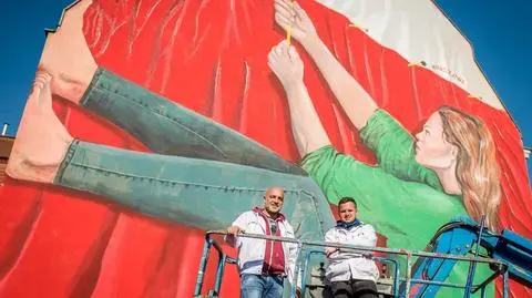 Mural Włocha już gotowy. "Kobietom należy się więcej uwagi i szacunku"