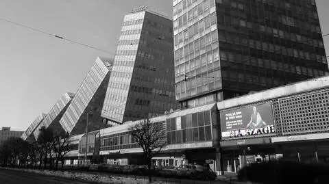 Przewracające się jak klocki domina wieżowce - tak Fox przerobił Alfy