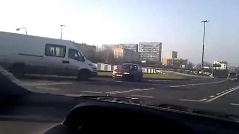 Na rondzie pojechała pod prąd