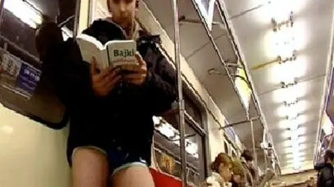 Dzień bez spodni w warszawskim metrze