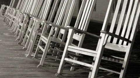 Zamień stare krzesło na bilet do teatru