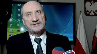 Macierewicz uważa, że trzy osoby najprawdopodobniej przeżyły katastrofę smoleńską