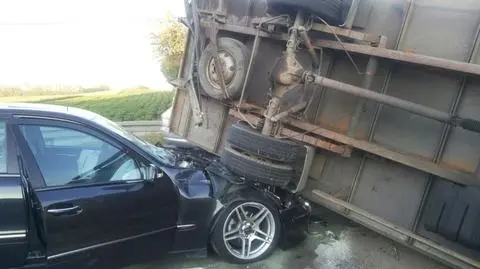 Ciężarówka nie ustąpiła pierwszeństwa. Dwie osoby w szpitalu