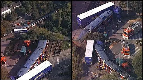 Tir wjechał pod pociąg WKD. Trasa już odblokowana