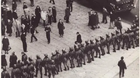 During martial law Poland’s communist regime suspended political and workers’ organisations and introduced a curfew