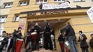 Protest przed sądem rejonowym w Sochaczewie (styczeń 2012)