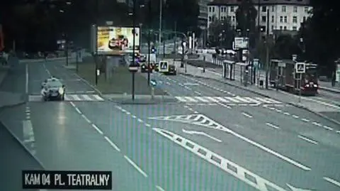 Taksówkarz potrącił pieszych na pasach