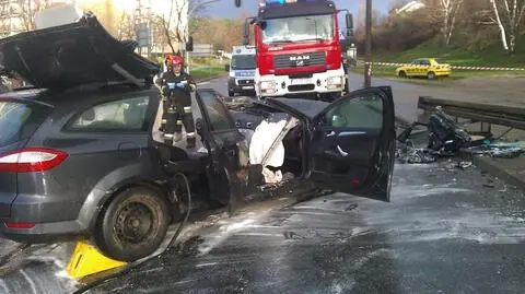 Autobus zderzył się z osobówką. 5 osób rannych