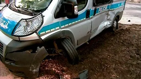 Wypadek busa policyjnego w Łodzi