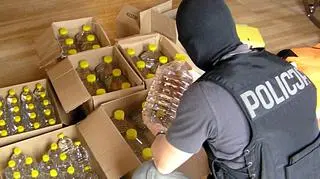 CBŚ rozbiło gang specjalizujący się w sprzedaży nielegalnego alkoholu i papierosów