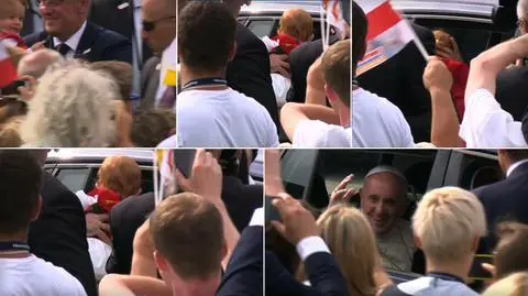 Niespodzianka podczas przejazdu papieża