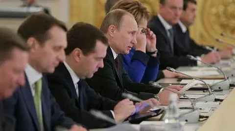 "Kommiersant": Całe kierownictwo Rosji na "czarnej liście". Oprócz Putina, Miedwiediewa, Ławrowa
