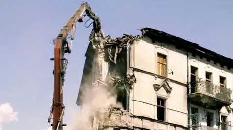 Tak burzono "Żelazko" w sierpniu 2011 r.
