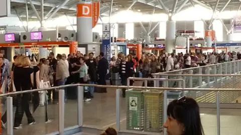 Na opóźnione loty czekało około 1400 pasażerów