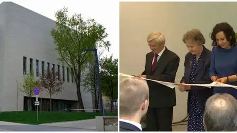 Prezydent otworzył bibliotekę.
Spełnili marzenie hrabiego