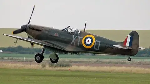 Zabytkowy Spitfire zablokował lotnisko East Midlands